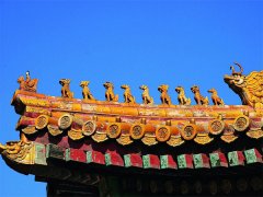 琉璃瓦是用什么材料做的？
