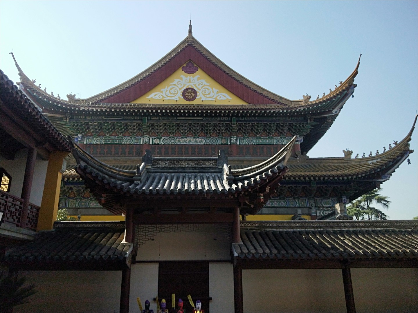 寺廟瓦鋪設(shè)要點(diǎn)，讓建筑更加美觀自然